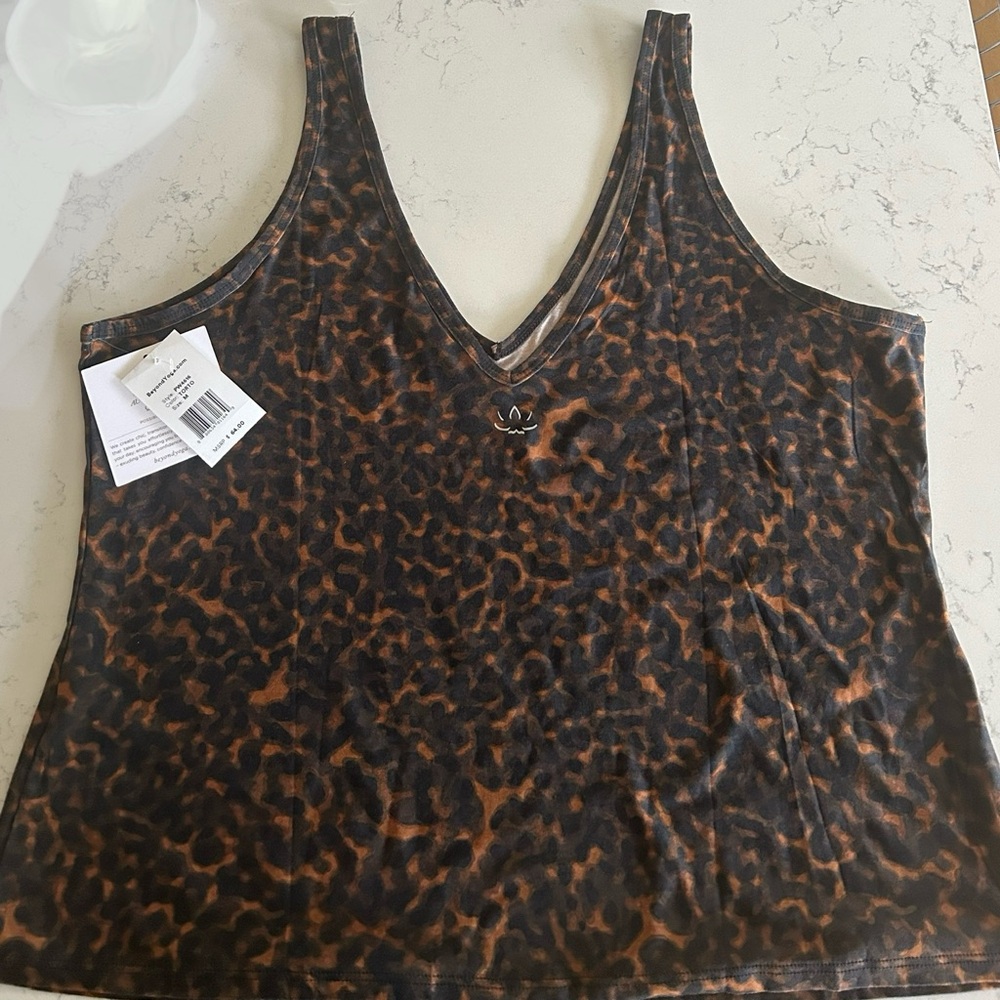 Beyond Yoga Women's Featherweight Printed Double V Tank Tortoise Animal Print M